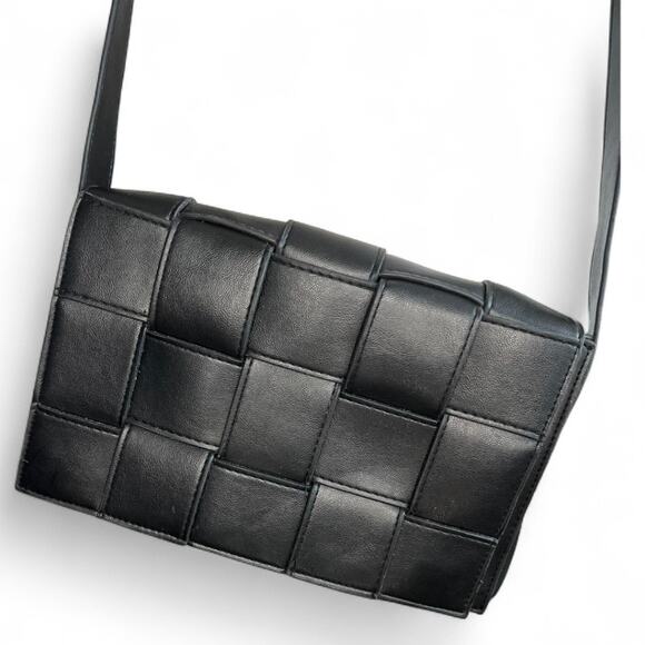 Sondra Roberts Black woven crossbody purse faux leather everyday scandi girl - Picture 6 of 10